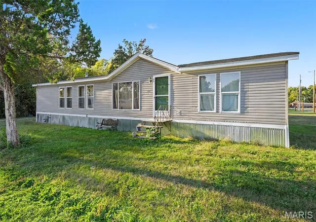 Photo 1 of Manufactured home for sale at 2021 Davis St, East Carondelet, IL 62240 | MLS# MIS26069655 | Listing updated on 2026-10-30