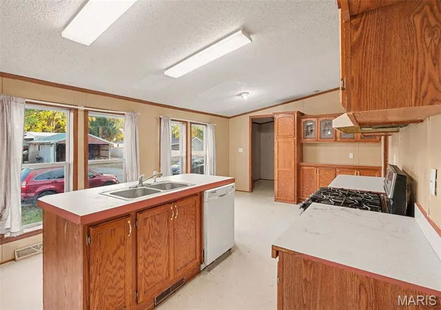 Photo 4 of Manufactured home for sale at 2021 Davis St, East Carondelet, IL 62240 | MLS# MIS26069655 | Listing updated on 2026-10-30