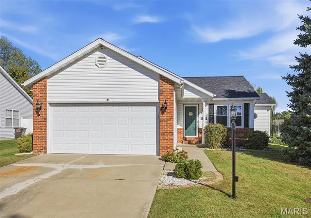 Single family home for sale at 1403 Kweit Ln, Greenville, IL 62246 | MLS# MIS26069658