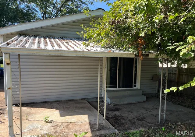 Photo 4 of Single family home for sale at 657 Beatrice Ave, Saint Louis, MO 63125 | MLS# MIS26069666 | Listing updated on 2026-10-30