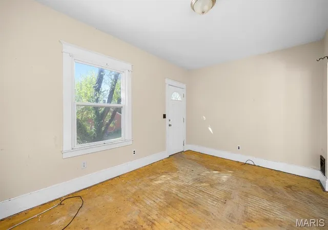 Photo 4 of Multi family home for sale at 1037 Wilkinson Ave, Alton, IL 62002 | MLS# MIS26069725 | Listing updated on 2026-10-30