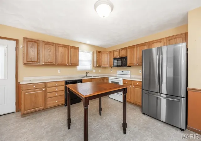Photo 4 of Single family home for sale at 1864 Spruce Hl Dr, Belleville, IL 62221 | MLS# MIS26069779 | Listing updated on 2026-10-30