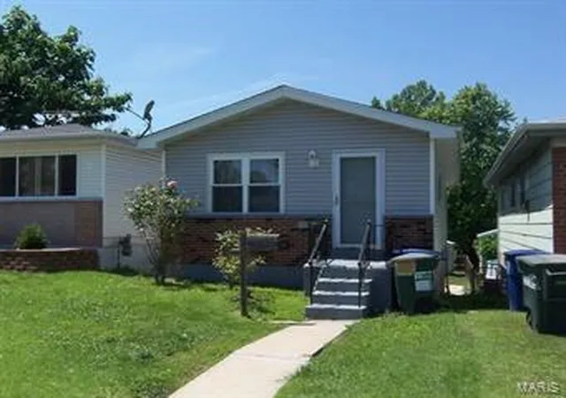 Single Family Residence at 7705 Alaska Ave, Saint Louis, MO 63111 | MLS# MIS12030421 | | Sold on 2012-06-15