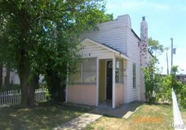 Single Family Residence at 4114 Beethoven Ave, Saint Louis, MO 63116 | MLS# MIS12046167 | | Sold on 2012-09-04