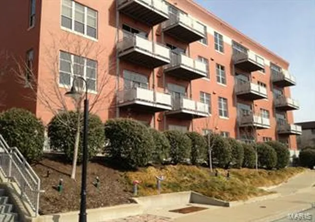 Photo 1 of Condominium at 6340 Clayton Rd #305, Saint Louis, MO 63117 | MLS# MIS13007616 | | Sold on 2013-03-15