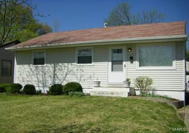 Single Family Residence at 10507 Renfrew Dr, Saint Louis, MO 63137 | MLS# MIS13024758 | | Sold on 2013-06-10