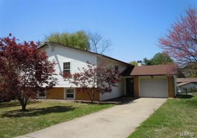 1st image of 1523 Shadow Ln, Saint Charles, MO 63303 | MLS# MIS13025026