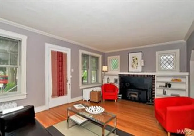 Photo 3 of Single Family Residence at 7581 Warner Ave, Saint Louis, MO 63117 | MLS# MIS13043011 | | Sold on 2014-04-14