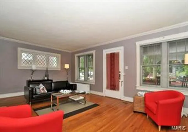 Photo 4 of Single Family Residence at 7581 Warner Ave, Saint Louis, MO 63117 | MLS# MIS13043011 | | Sold on 2014-04-14