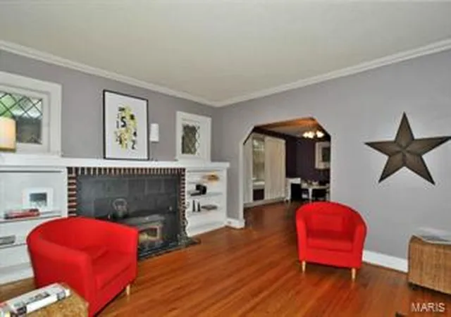 Photo 5 of Single Family Residence at 7581 Warner Ave, Saint Louis, MO 63117 | MLS# MIS13043011 | | Sold on 2014-04-14