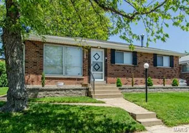 Photo 2 of Single Family Residence at 3635 French Ave, Saint Louis, MO 63116 | MLS# MIS13065355 |  | Sold on 2014-06-05