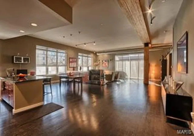 Photo 1 of Condominium at 6340 Clayton Rd #101, Saint Louis, MO 63117 | MLS# MIS14002089 | | Sold on 2014-05-29