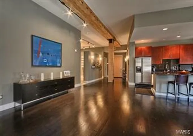 Photo 3 of Condominium at 6340 Clayton Rd #101, Saint Louis, MO 63117 | MLS# MIS14002089 | | Sold on 2014-05-29