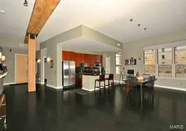 Photo 5 of Condominium at 6340 Clayton Rd #101, Saint Louis, MO 63117 | MLS# MIS14002089 | | Sold on 2014-05-29