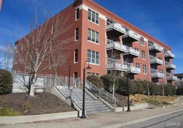 Photo 1 of Condominium at 6340 Clayton Rd #307, Saint Louis, MO 63117 | MLS# MIS14003740 | | Sold on 2014-03-26