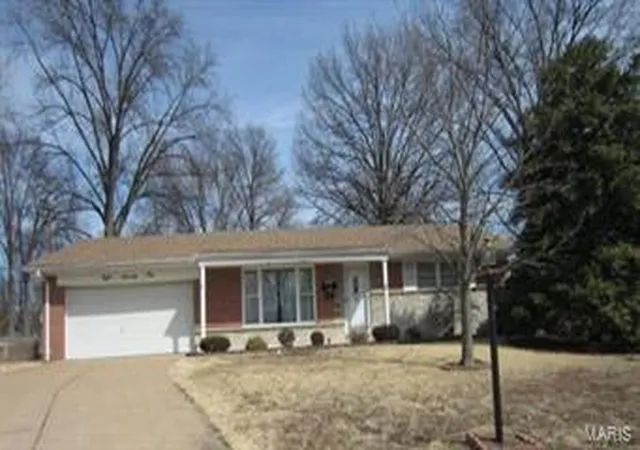 Single Family Residence at 871 Wycliffe Ct, Saint Louis, MO 63125 | MLS# MIS14006835 |  | Sold on 2014-06-18