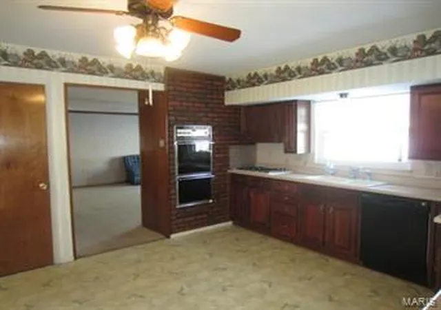 Photo 3 of Single Family Residence at 871 Wycliffe Ct, Saint Louis, MO 63125 | MLS# MIS14006835 |  | Sold on 2014-06-18