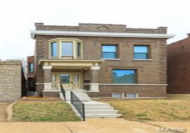 Single Family Residence at 3543 Humphrey St, Saint Louis, MO 63118 | MLS# MIS14009874 | | Sold on 2014-12-31