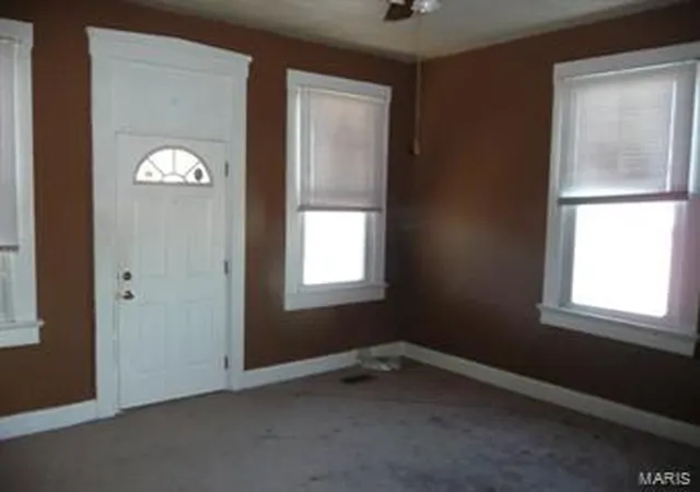 Photo 1 of Single Family Residence at 8100 Minnesota Ave, Saint Louis, MO 63111 | MLS# MIS14013448 | | Sold on 2014-05-06