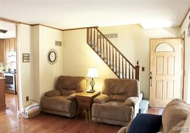 Photo 2 of Single Family Residence at 5910 Vedder Rd, New Haven, MO 63068 | MLS# MIS14014675 | | Sold on 2014-11-11