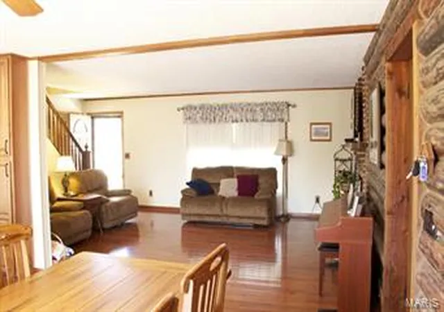 Photo 4 of Single Family Residence at 5910 Vedder Rd, New Haven, MO 63068 | MLS# MIS14014675 | | Sold on 2014-11-11
