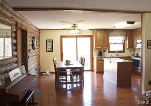 Photo 5 of Single Family Residence at 5910 Vedder Rd, New Haven, MO 63068 | MLS# MIS14014675 | | Sold on 2014-11-11