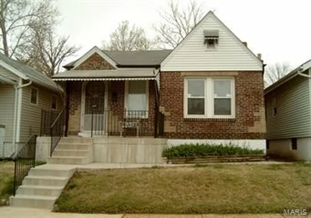 Single Family Residence at 6425 Hoffman Ave, Saint Louis, MO 63139 | MLS# MIS14019735 | | Sold on 2014-09-22
