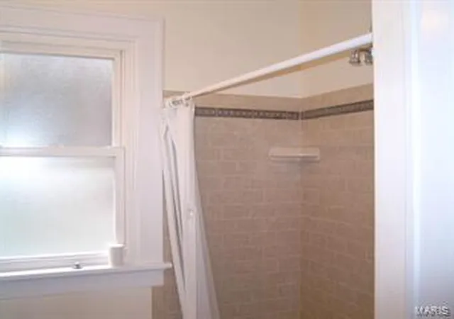 Photo 4 of Single Family Residence at 6425 Hoffman Ave, Saint Louis, MO 63139 | MLS# MIS14019735 | | Sold on 2014-09-22