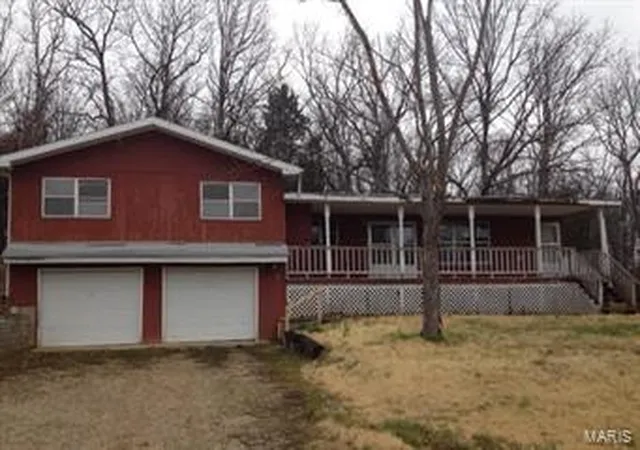 Photo 2 of Single Family Residence at 3929 Lakeshore Dr, New Haven, MO 63068 | MLS# MIS14020399 | | Sold on 2014-10-17