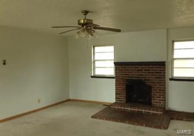 Photo 4 of Single Family Residence at 3929 Lakeshore Dr, New Haven, MO 63068 | MLS# MIS14020399 | | Sold on 2014-10-17