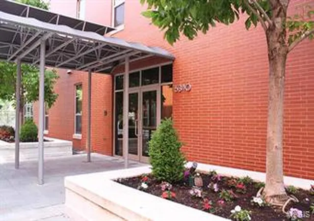 Photo 1 of Condominium at 6340 Clayton Rd #304, Saint Louis, MO 63117 | MLS# MIS14027987 | | Sold on 2014-10-01