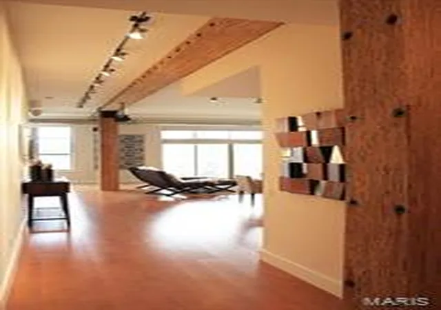 Photo 3 of Condominium at 6340 Clayton Rd #304, Saint Louis, MO 63117 | MLS# MIS14027987 | | Sold on 2014-10-01