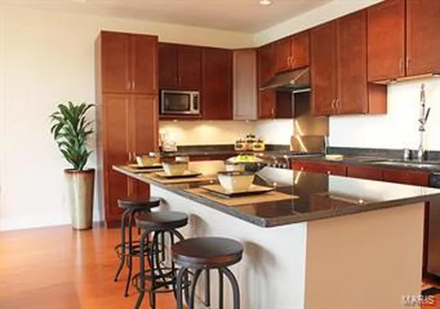 Photo 5 of Condominium at 6340 Clayton Rd #304, Saint Louis, MO 63117 | MLS# MIS14027987 | | Sold on 2014-10-01