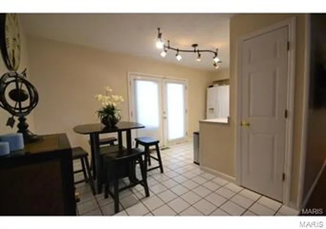 Photo 2 of Single Family Residence at 1107 Esterling Dr, Saint Charles, MO 63301 | MLS# MIS14029197 |  | Sold on 2014-11-05