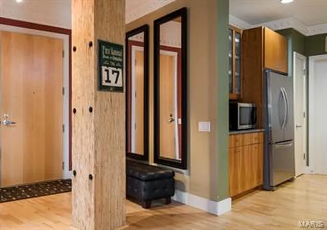 Photo 4 of Condominium at 6340 Clayton Rd #202, Saint Louis, MO 63117 | MLS# MIS14036267 | | Sold on 2015-03-23