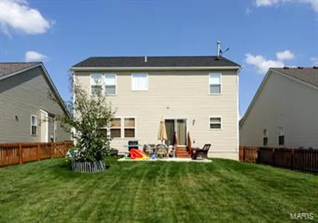 2nd image of 1805 English Oak Dr, Lake Saint Louis, MO 63367 | MLS# MIS14039313