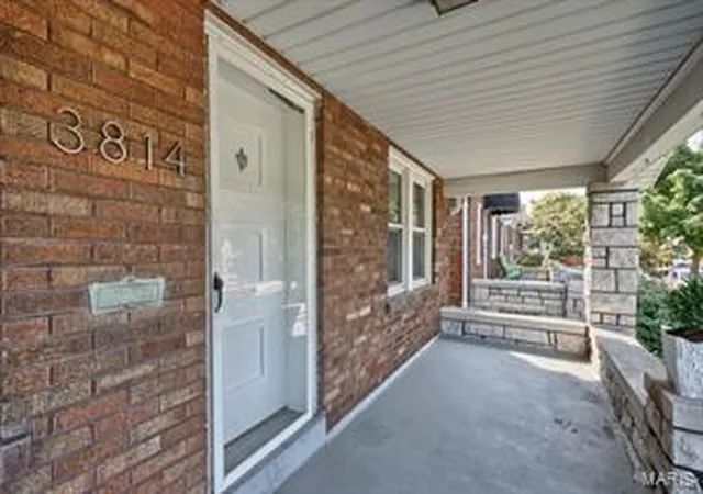Photo 1 of Single Family Residence at 3814 Burgen Ave, Saint Louis, MO 63116 | MLS# MIS14043571 | | Sold on 2015-03-06