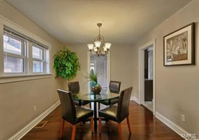Photo 4 of Single Family Residence at 3814 Burgen Ave, Saint Louis, MO 63116 | MLS# MIS14043571 | | Sold on 2015-03-06