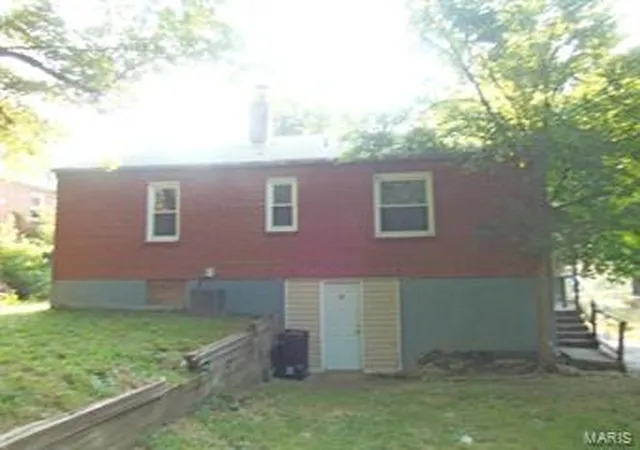 Photo 1 of Single Family Residence at 10107 Green Valley Dr, Saint Louis, MO 63136 | MLS# MIS14046847 |  | Sold on 2014-09-23