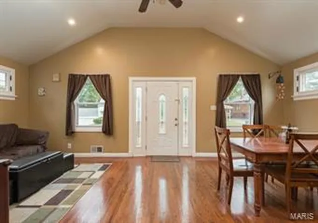 Photo 1 of Single Family Residence at 622 Allen Ave, Saint Louis, MO 63125 | MLS# MIS14056213 |  | Sold on 2015-03-19