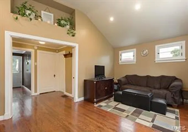 Photo 3 of Single Family Residence at 622 Allen Ave, Saint Louis, MO 63125 | MLS# MIS14056213 |  | Sold on 2015-03-19