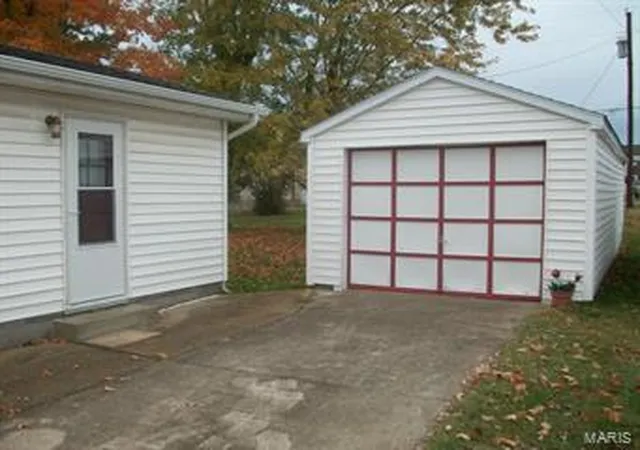 Photo 3 of Single Family Residence at 306 Lincoln, Fredericktown, MO 63645 | MLS# MIS14061195 | | Sold on 2015-01-29