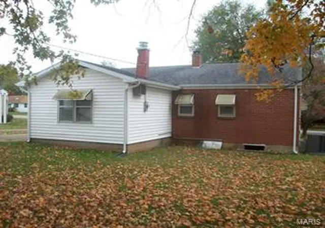 Photo 4 of Single Family Residence at 306 Lincoln, Fredericktown, MO 63645 | MLS# MIS14061195 | | Sold on 2015-01-29