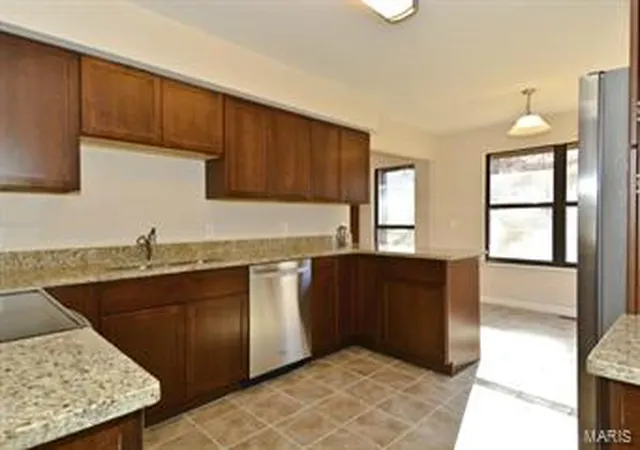 Photo 2 of Single Family Residence at 21 Dijon Ct, Lake Saint Louis, MO 63367 | MLS# MIS15002380 |  | Sold on 2015-02-12