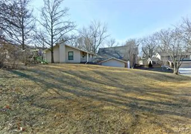Photo 4 of Single Family Residence at 21 Dijon Ct, Lake Saint Louis, MO 63367 | MLS# MIS15002380 |  | Sold on 2015-02-12