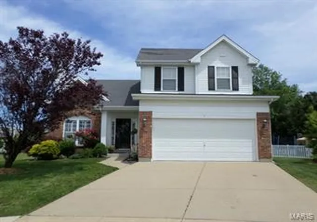 Single Family Residence at 7 Compass Pointe Ct, Saint Louis, MO 63129 | MLS# MIS15027601 | | Sold on 2015-06-05