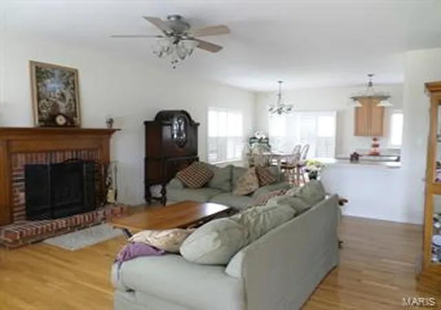 Photo 2 of Single Family Residence at 7 Compass Pointe Ct, Saint Louis, MO 63129 | MLS# MIS15027601 | | Sold on 2015-06-05