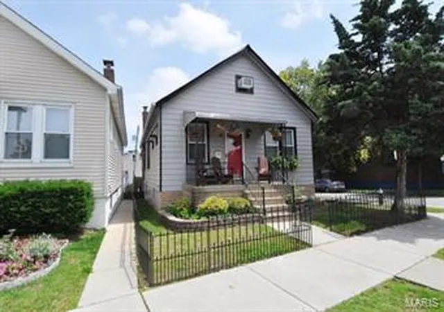2nd image of 5722 Morganford Rd, Saint Louis, MO 63116 | MLS# MIS15031865