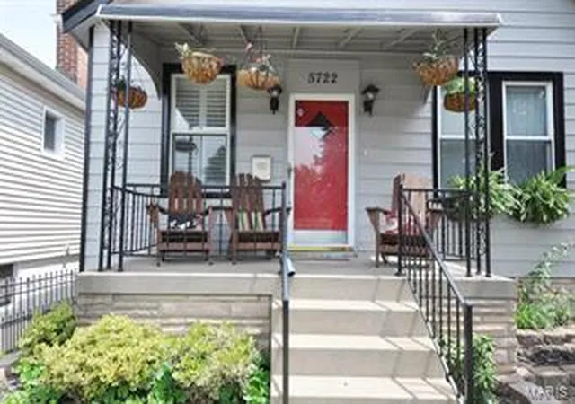 3rd image of 5722 Morganford Rd, Saint Louis, MO 63116 | MLS# MIS15031865