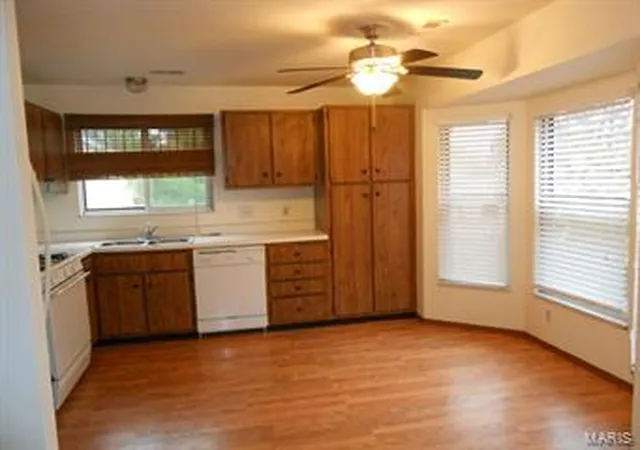 Photo 3 of Single Family Residence at 515 Starwood Dr, Saint Peters, MO 63376 | MLS# MIS15032164 | | Sold on 2015-07-17